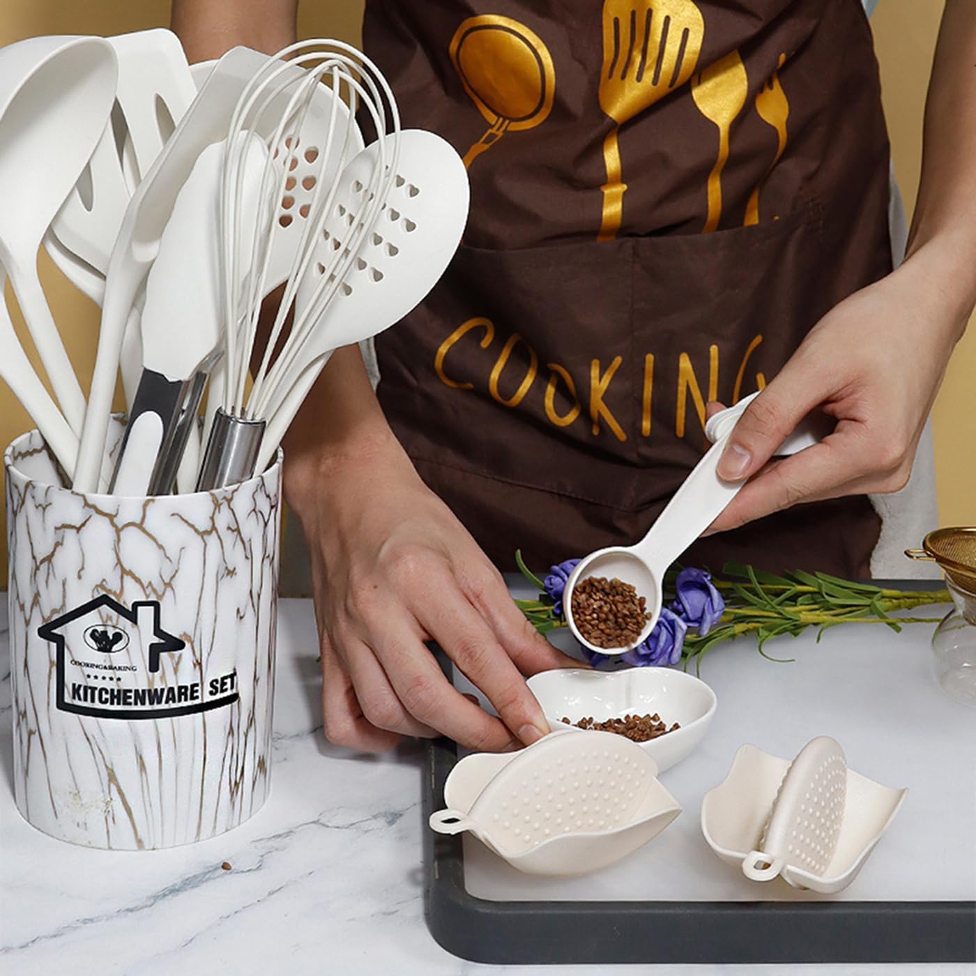 18PCS Silicone Cooking Utensils Set - 446°F Heat Resistant Kitchen Utensils,Turner Tongs,Spatula,Spoon,Brush,Whisk,Kitchen Utensil Gadgets Tools Set for Nonstick Cookware,Dishwasher Safe - White